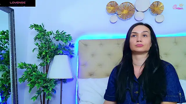 Snapshot of DaliyaArabian chatting on 06/25/26, 12:21 DaliyaArabian online show from 06/25/26, 12:21