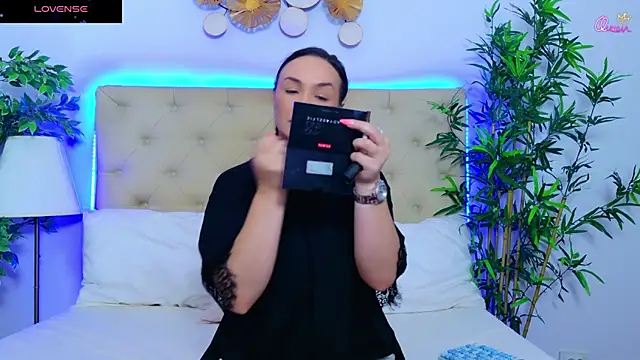 Snapshot of DaliyaArabian chatting on 07/02/26, 12:11 DaliyaArabian online show from 07/02/26, 12:11