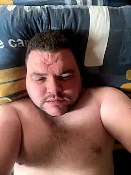 Snapshot of Mikey-HH chatting on 09/10/25, 01:32 Mikey-HH online show from 09/10/25, 01:32
