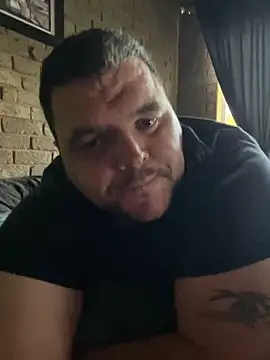 Snapshot of Mikey-HH chatting on 01/28/25, 04:41 Mikey-HH online show from 01/28/25, 04:41
