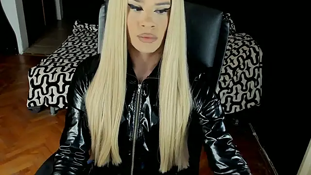 Snapshot of EvelynLexy chatting on 09/27/25, 07:14 EvelynLexy online show from 09/27/25, 07:14