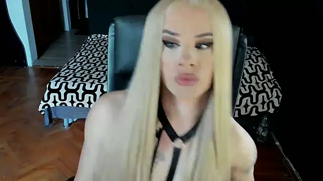 Snapshot of EvelynLexy chatting on 09/22/25, 07:36 EvelynLexy online show from 09/22/25, 07:36