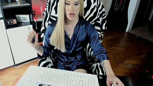 EvelynLexy online show from 11/15/25, 09:35