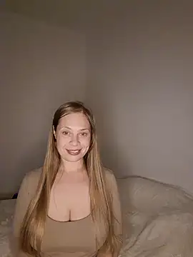 Snapshot of katiestevens chatting on 09/21/25, 08:25 katiestevens online show from 09/21/25, 08:25