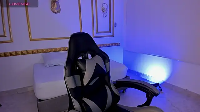 caro03x online show from 11/13/25, 02:26