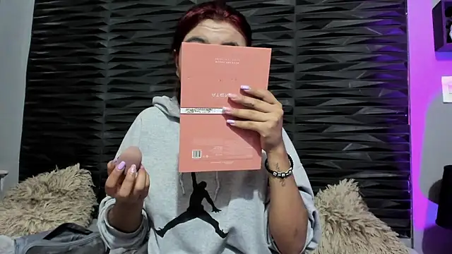 Snapshot of Ava_jones1 chatting on 12/05/25, 01:32 Ava jones1 online show from 12/05/25, 01:32