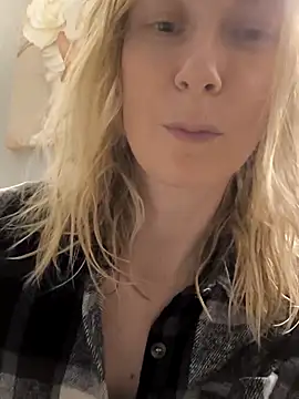 AvelinaLeoni online show from 11/10/25, 07:02