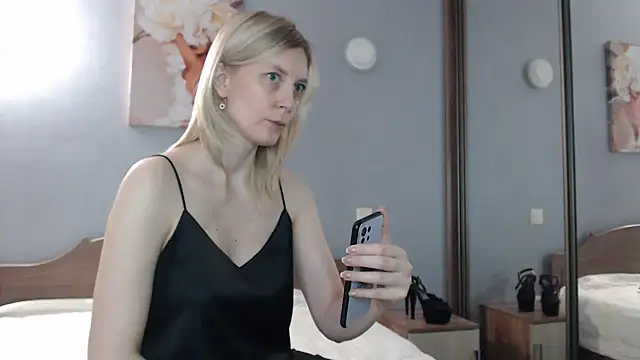 Snapshot of AvelinaLeoni chatting on 03/14/25, 05:59 AvelinaLeoni online show from 03/14/25, 05:59