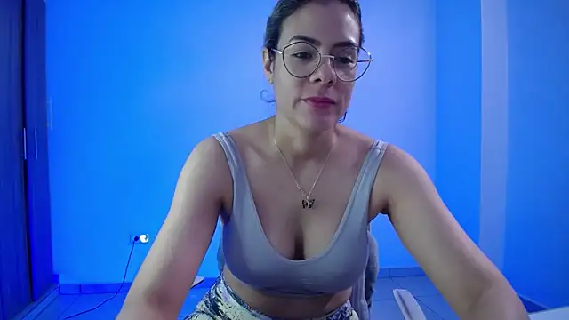 Snapshot of candydowson1 chatting on 10/11/25, 04:19 candydowson1 online show from 10/11/25, 04:19