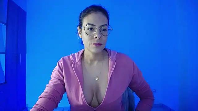 Snapshot of candydowson1 chatting on 12/02/25, 11:23 candydowson1 online show from 12/02/25, 11:23