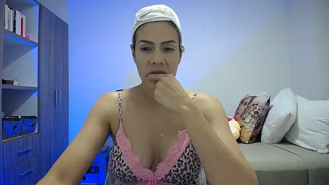 candydowson1 online show from 03/24/26, 10:43