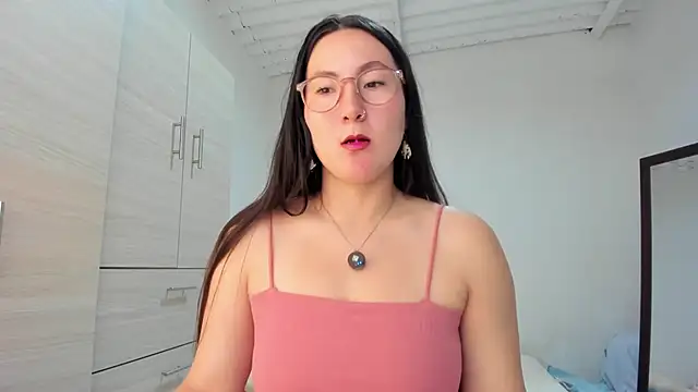 Elle Lee  online show from 11/04/25, 03:27