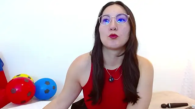 Elle Lee  online show from 06/18/26, 03:17