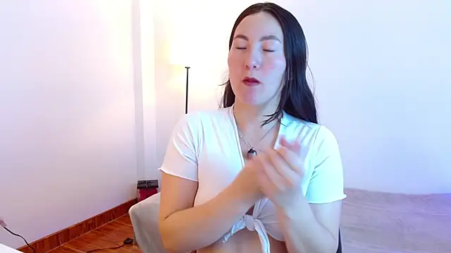 Elle Lee  online show from 07/09/26, 03:11
