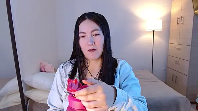 Elle Lee  online show from 03/20/26, 04:52