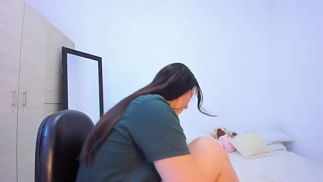 Elle Lee  online show from 11/27/25, 03:34