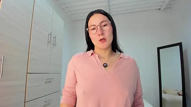 Elle Lee  online show from 11/06/25, 03:38