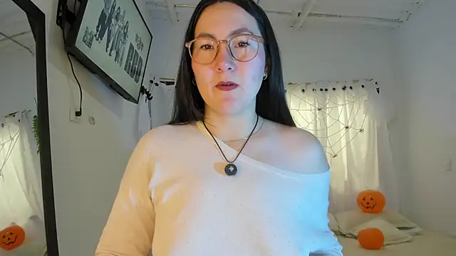 Elle Lee  online show from 10/08/25, 03:35