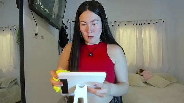 Elle Lee  online show from 10/06/25, 03:46