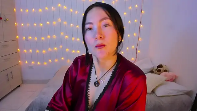 Elle Lee  online show from 12/16/25, 03:16