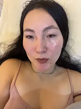 Elle Lee  online show from 12/21/25, 04:41