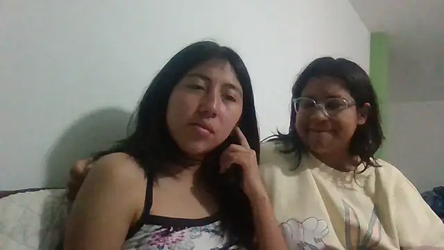sarah12333 online show from 06/04/26, 03:22