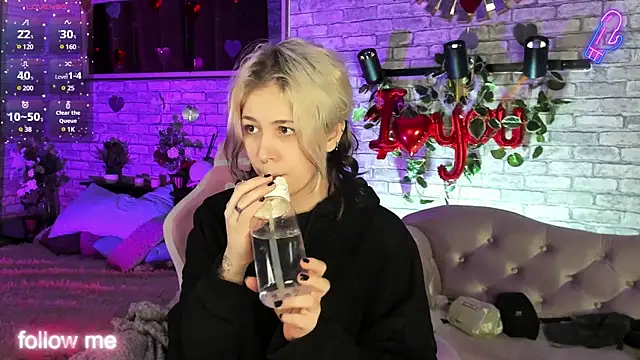 Snapshot of Alex_Howell chatting on 03/10/25, 08:45 Alex Howell online show from 03/10/25, 08:45