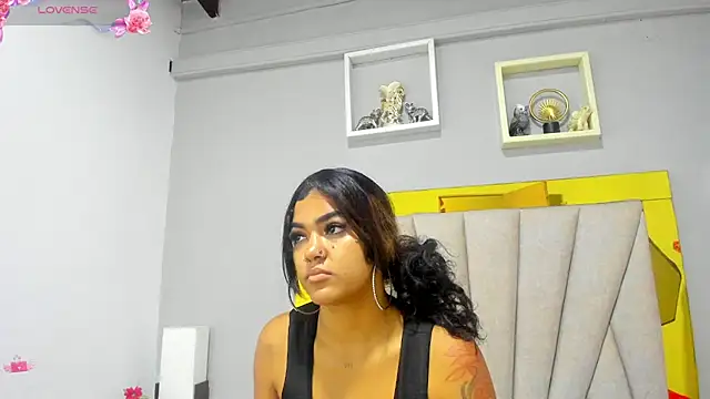 Snapshot of vahiolet_fuentes chatting on 05/01/26, 03:00 vahiolet fuentes online show from 05/01/26, 03:00