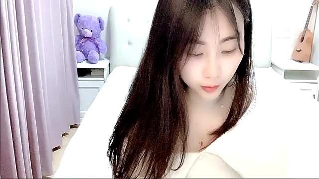 aisha123123 online show from 10/19/25, 02:31