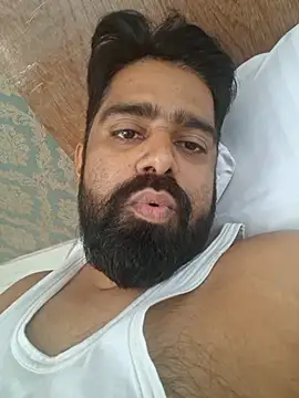 Snapshot of bewolf_17 chatting on 10/14/25, 09:21 bewolf 17 online show from 10/14/25, 09:21