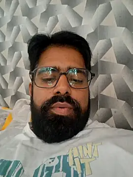 Snapshot of bewolf_17 chatting on 10/27/25, 05:52 bewolf 17 online show from 10/27/25, 05:52