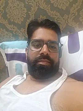 Snapshot of bewolf_17 chatting on 09/28/25, 03:19 bewolf 17 online show from 09/28/25, 03:19