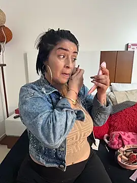 karenlennox1 online show from 04/16/26, 01:06