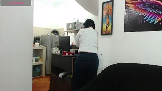 karenlennox1 online show from 11/15/25, 12:58