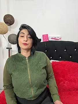 karenlennox1 online show from 12/21/25, 12:35