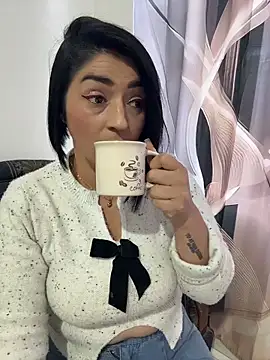 karenlennox1 online show from 04/10/26, 10:50