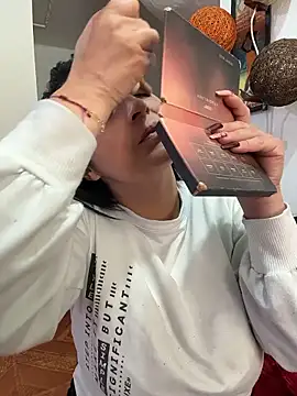 karenlennox1 online show from 01/09/26, 09:33