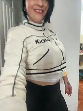 karenlennox1 online show from 11/15/25, 11:53