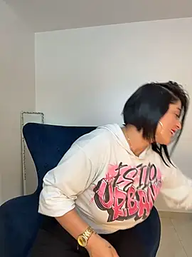 karenlennox1 online show from 03/13/26, 10:04