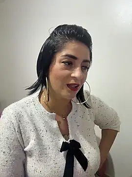 karenlennox1 online show from 03/04/26, 12:07