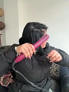 karenlennox1 online show from 02/16/26, 11:02