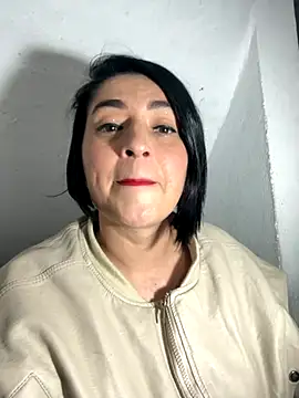 karenlennox1 online show from 11/12/25, 01:43