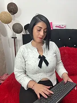 karenlennox1 online show from 12/20/25, 12:13