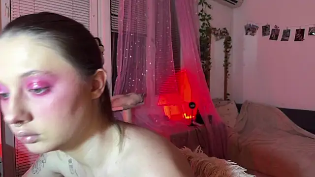 Snapshot of Jenny_darling_love chatting on 06/22/26, 08:17 Jenny darling love online show from 06/22/26, 08:17
