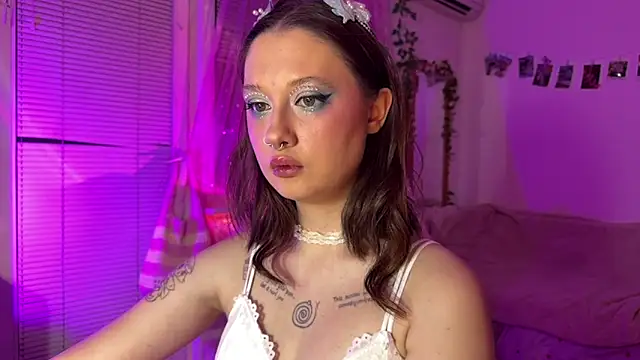 Snapshot of Jenny_darling_love chatting on 06/20/26, 06:57 Jenny darling love online show from 06/20/26, 06:57