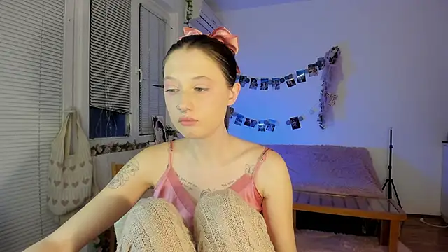 Snapshot of Jenny_darling_love chatting on 01/09/25, 10:09 Jenny darling love online show from 01/09/25, 10:09