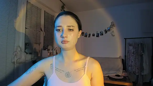 Snapshot of Jenny_darling_love chatting on 09/24/25, 06:36 Jenny darling love online show from 09/24/25, 06:36