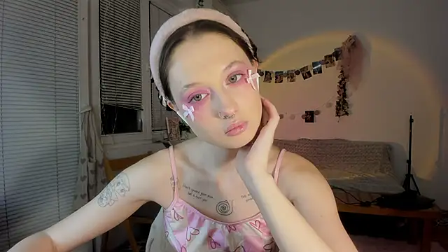 Snapshot of Jenny_darling_love chatting on 01/31/25, 07:18 Jenny darling love online show from 01/31/25, 07:18