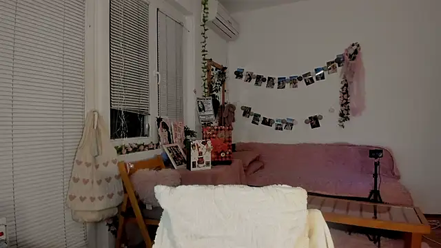 Snapshot of Jenny_darling_love chatting on 12/28/24, 06:18 Jenny darling love online show from 12/28/24, 06:18