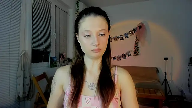 Snapshot of Jenny_darling_love chatting on 02/26/25, 07:10 Jenny darling love online show from 02/26/25, 07:10